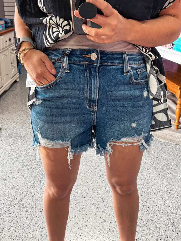 DISTRESSED HEM DARK WASH DENIM SHORTS