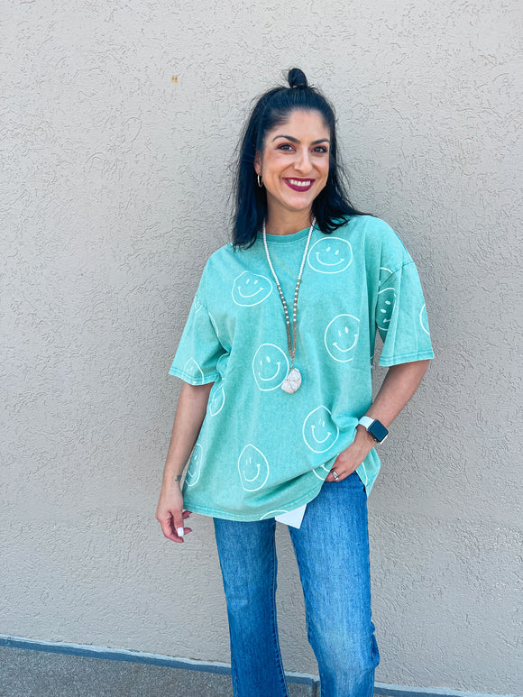 GREEN APPLE SMILEY FACE PRINTED WASHED TOP