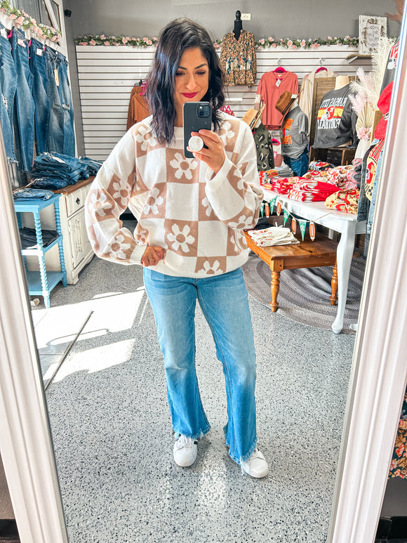 IVORY FLOWER CHECKERED PRINT SWEATER TOP